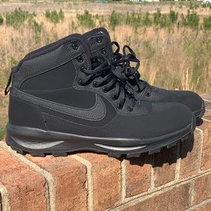 Nike Triple Black Manoadome Boots